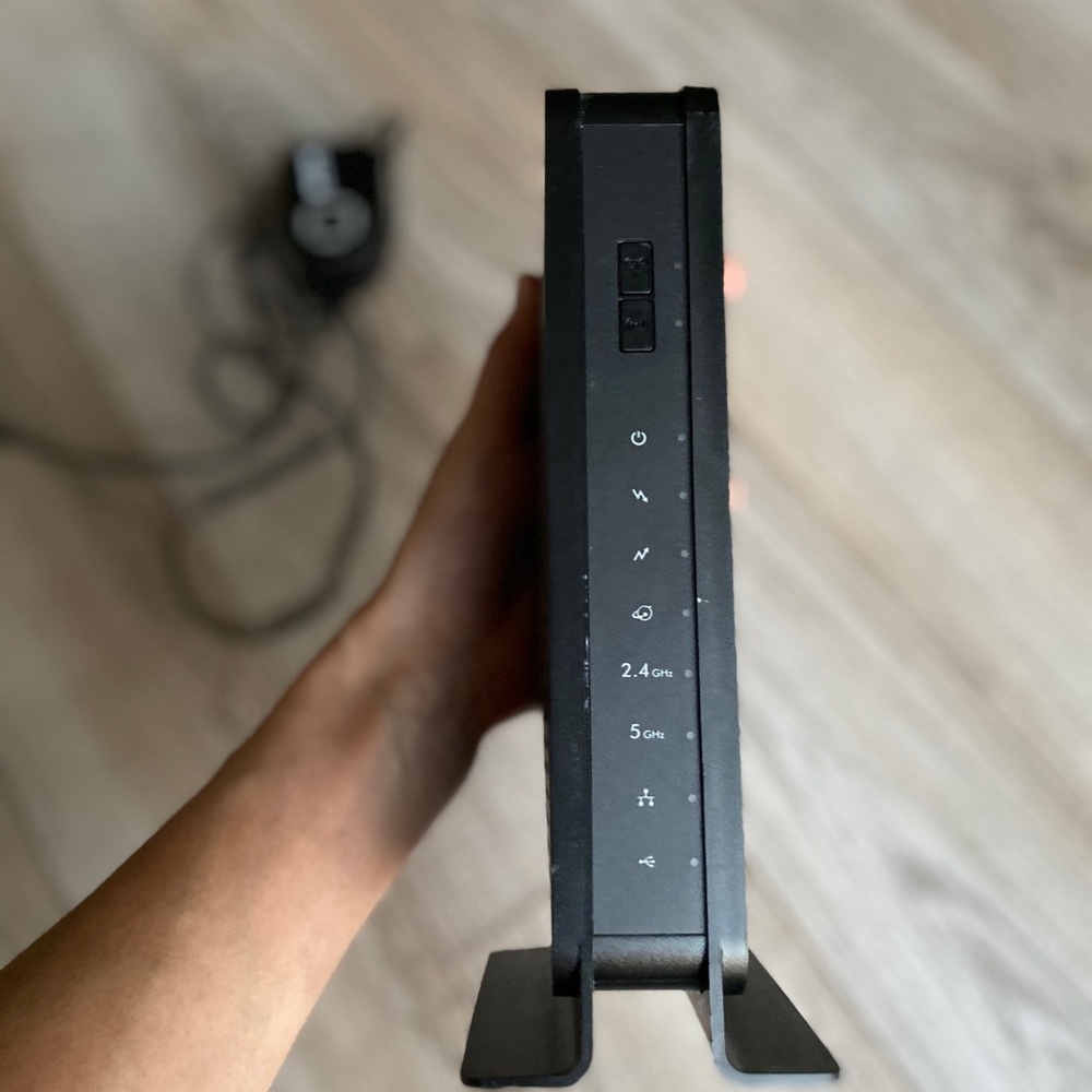 NETGEAR N600 Cable Modem WIFI Router (C3700) - Picture 2 of 4